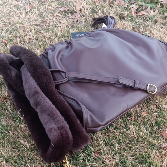 Elegant Brown Shoulder Bag - Picture 2 of 7